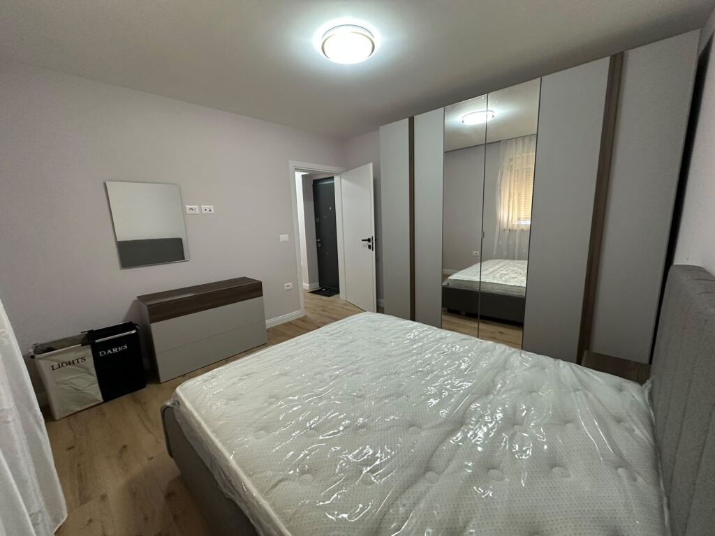 Appartamento 1+1 in vendita in Via Ali Demi! 140 milioni di lek!