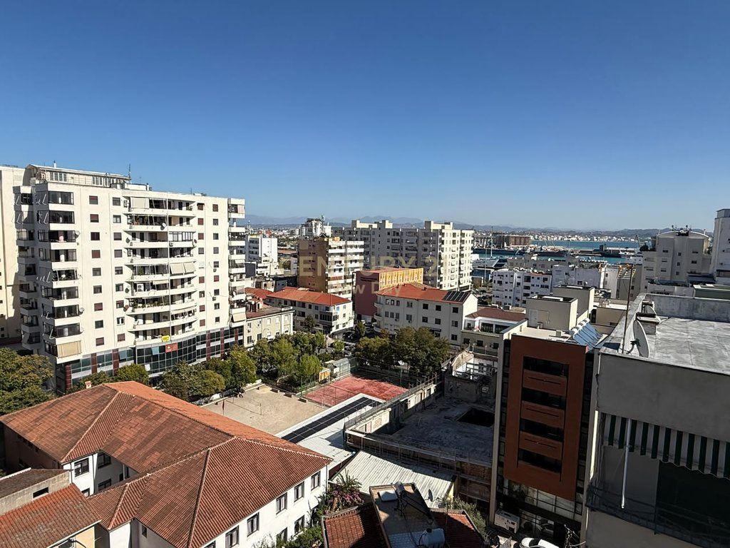 2+1 apartment with 2 bathrooms for rent near the Tax Office