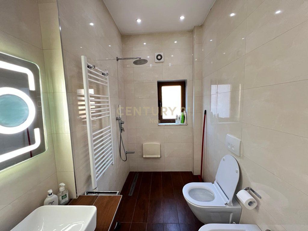 Apartament 2+1 me qira te Shallvaret, Myslym Shyri . 850 € /Muaj 80,000 Lekë /Muaj