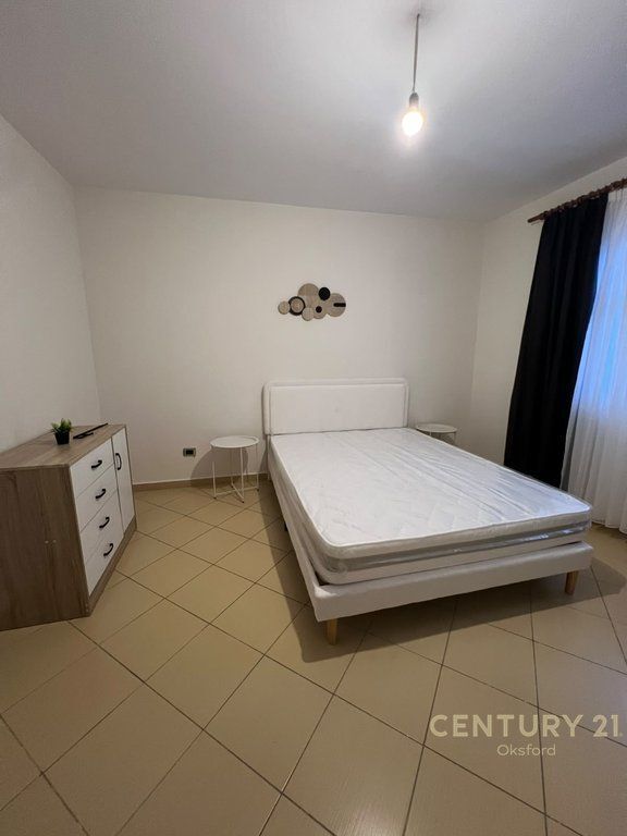 JEPET ME QIRA APARTAMENT 1+1 ME POST PARKIM PRAN RRETHIT SAUK