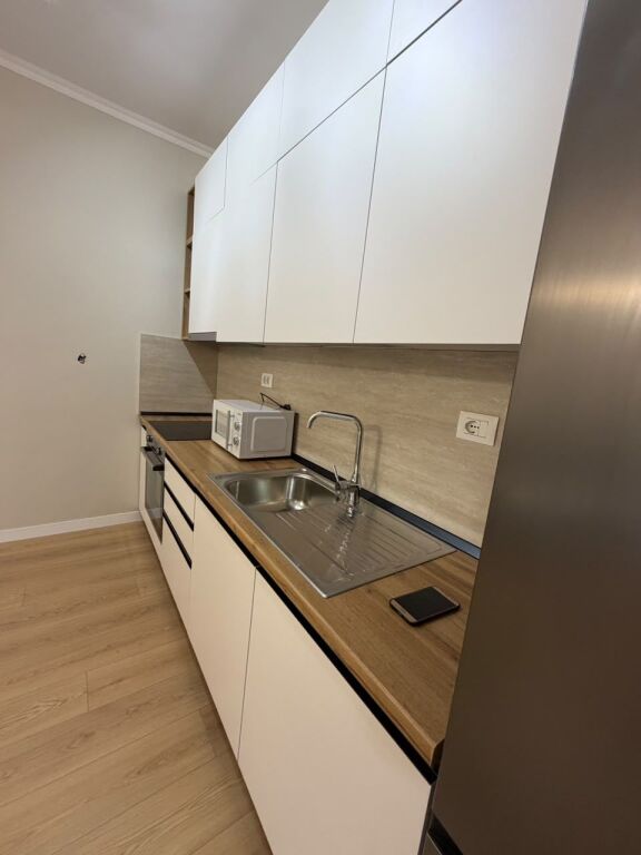 🏠 Jepet me qera apartament 1+1 – Univers City kati 3 çmimi 45,000 lekë/muaj