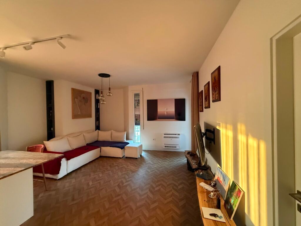 Apartament 2+1 per qera ne Shkoze !