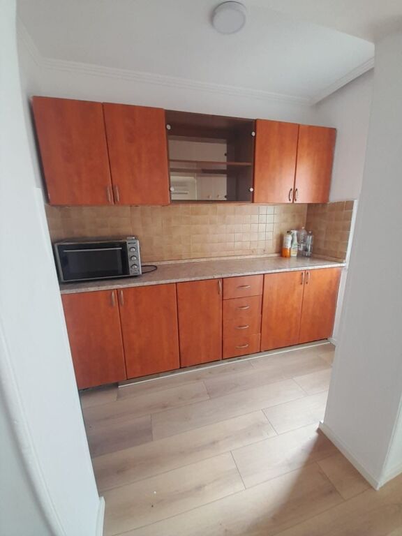 🏠 JEPET ME QIRA 1+1 – RRUGA NAIM FRASHËRI