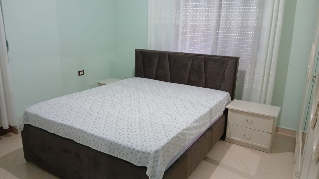 2+1 floor 1 villa Sauk with parking furnished 50000 lek is given