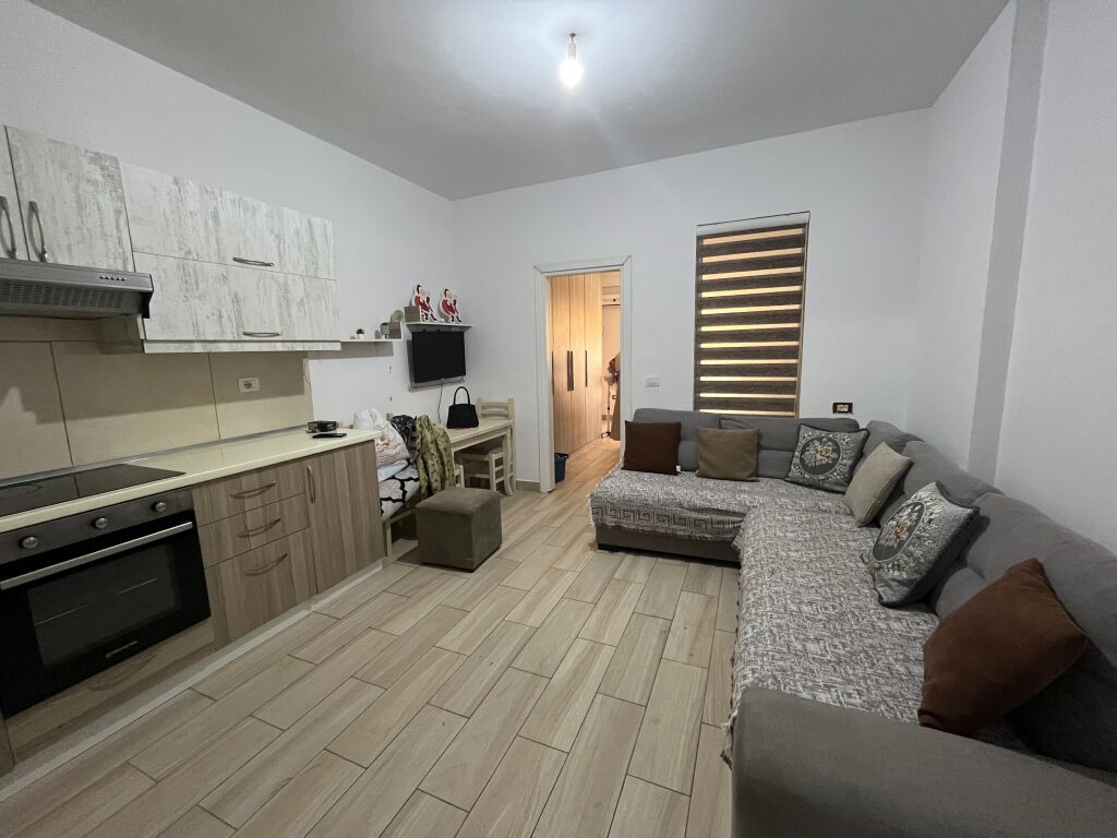 Jepet apartament 1+1 me qera te kisha ortodokse Vlore