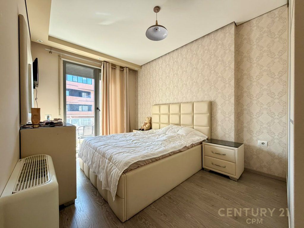 SHITET APARTAMENT 2+1+2 TEK RRUGA E KOSOVAREVE!
