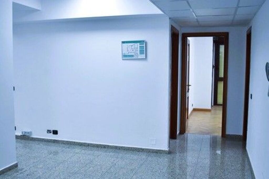 🏢 Jepet zyrë me qira – Qendër