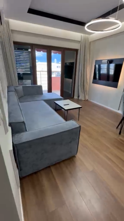 Apartament 1+1 per shitje Komuna e Parisit !