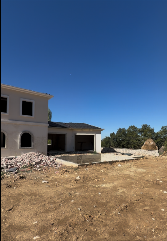 🏘️Luxury villa with swimming pool for sale in Petrelë🔥