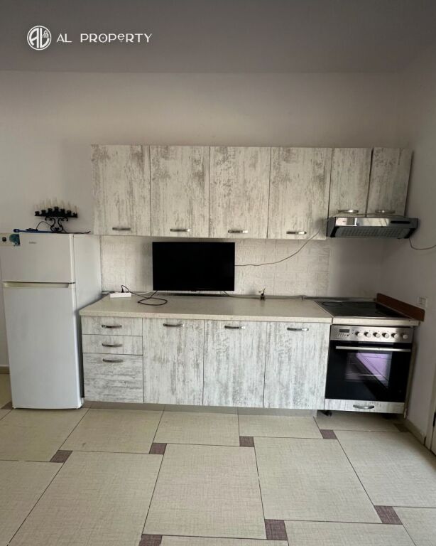Monolocale in vendita 35,2m2 nel certificato, 40m2 totali.