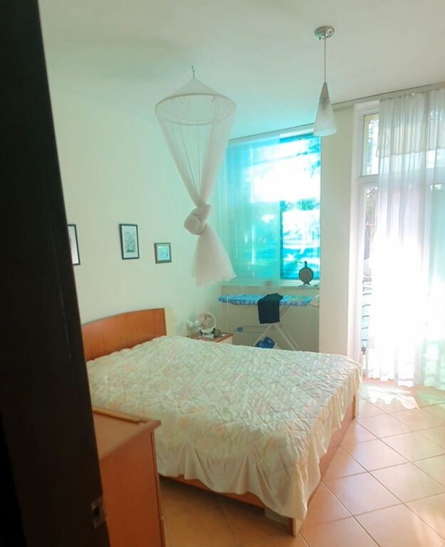Shitet apartament 1+1