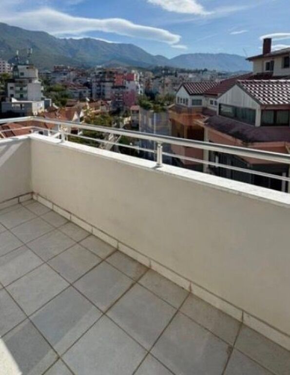 Shitet, Apartament 3+1+2, Rruga Shefqet Kuka, Fresk, Tirane