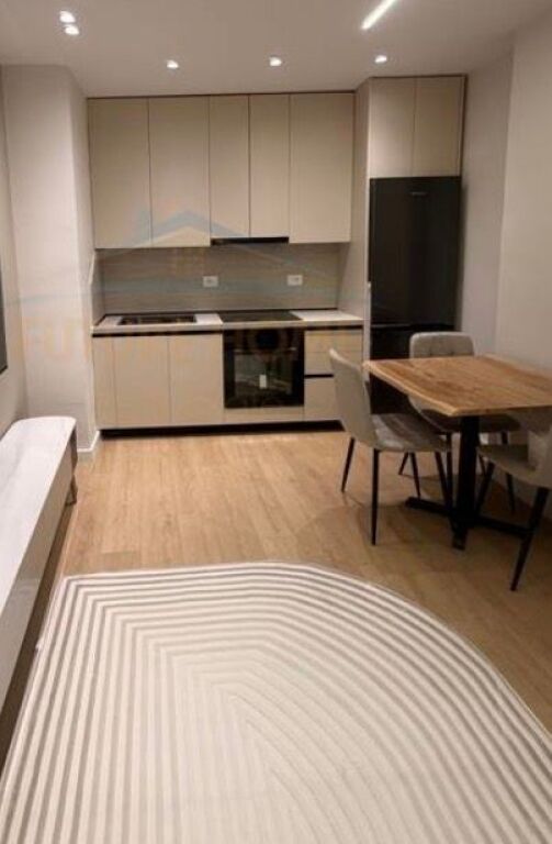 In vendita, Appartamento 1+1, Via Barrikadave, Tirana