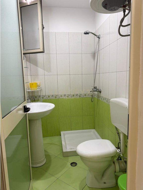 Jepet me qira apartament 2+1+2 prane Kazazit