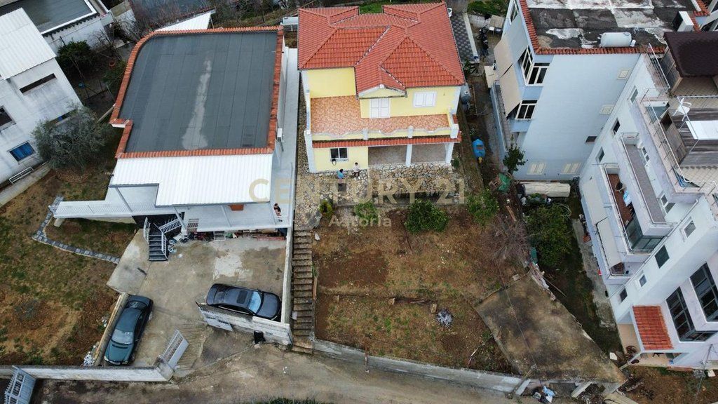 Shtëpi Private 2-Katëshe me 400 m² Truall për Shitje në Selitë