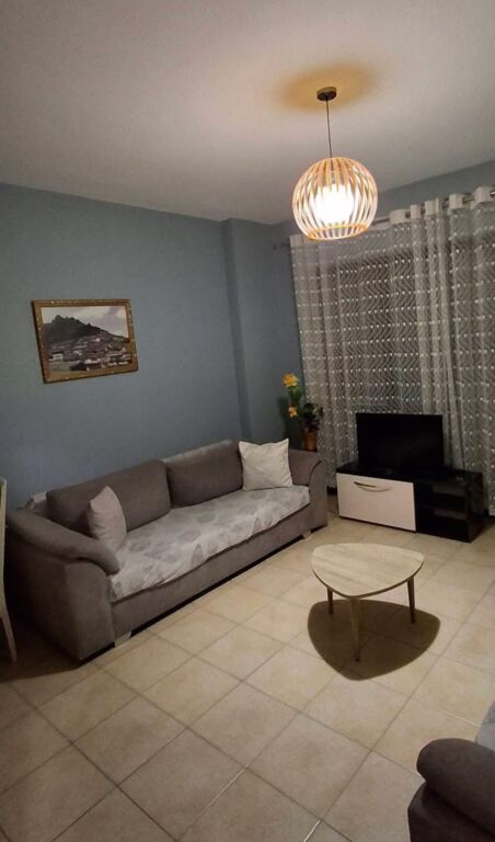 Apartament me qera 1+1