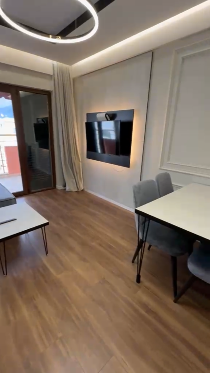 Apartament 1+1 per shitje Komuna e Parisit !