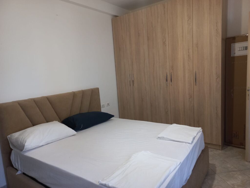 Appartamento 1+1 in affitto, Lago Secco (via Peti) 500 mila lek vecchi
