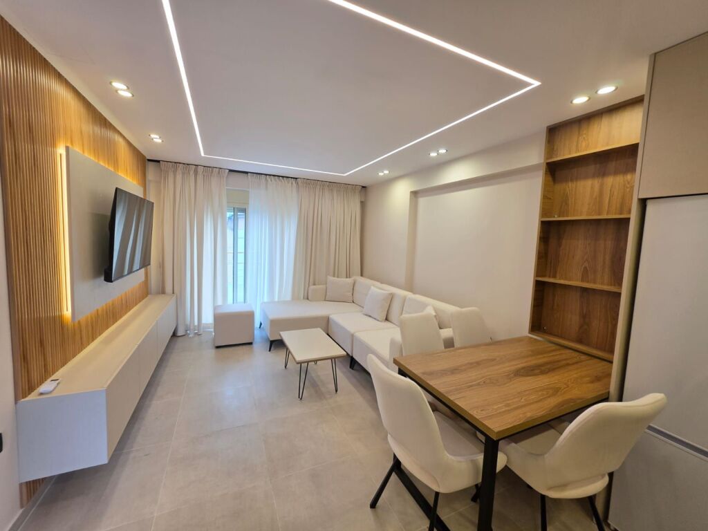 Appartamento 2+1+2 Balconi in Affitto a Lungo Termine - Lungomare, Vlore