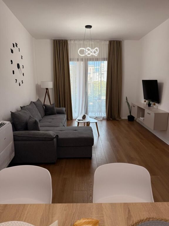Rruga e Kavajës,Galeria Roma Jepet Apartament 1+1 me Qera