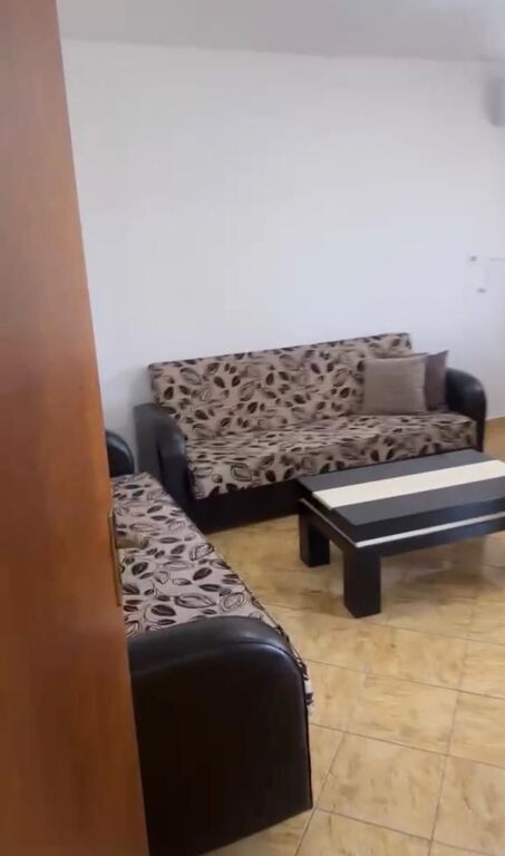 Jepet Me Qera Apartament 1+1+1 Ballkon