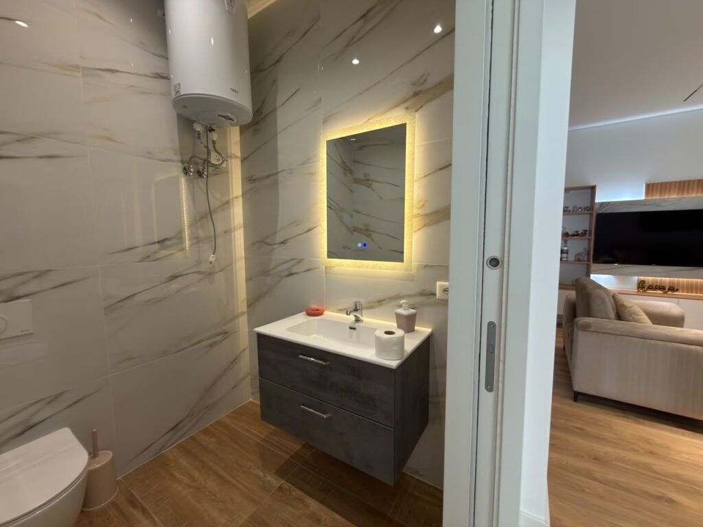 Appartamento 2+1+2wc in Affitto a Lungo Termine - Ambulanza, Vlora