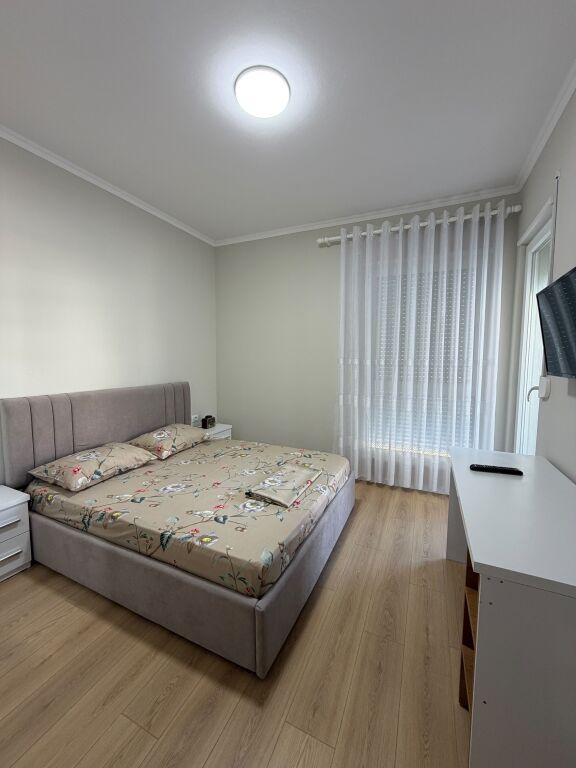 🏠 Jepet me qera apartament 1+1 – Univers City kati 3 çmimi 45,000 lekë/muaj