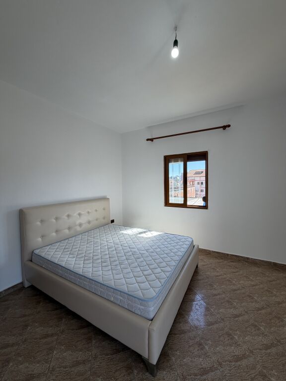 Apartament 1+1+parkim në misto mamë