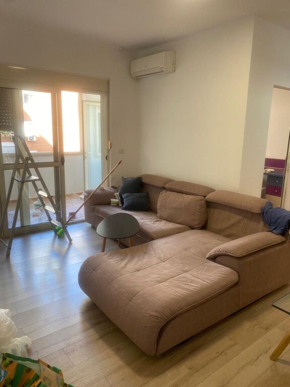 2+1, 2° piano con ascensore, kristal center, comune di parisit, 700 mila lek