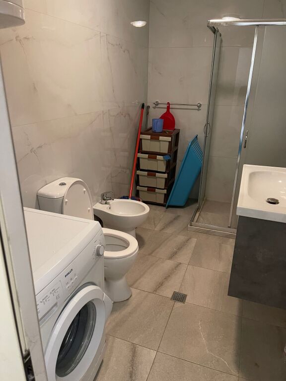 Shitet Apartament