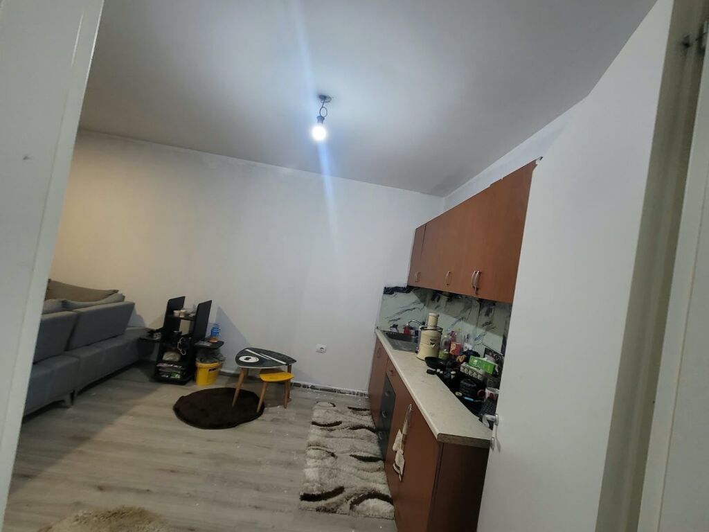 🏡 Appartamento 1+1 in affitto  📍 Ex Campo di Aviazione, Garden Residence Turdiu 🏢 2° piano, con ascensore 🛋️ Arredato 💰 Prezzo: 55.000 lek/mese 👫 Per coppie: 50.000 lek/mese
