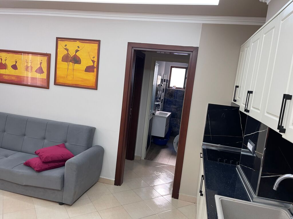 Apartament me qera Golem