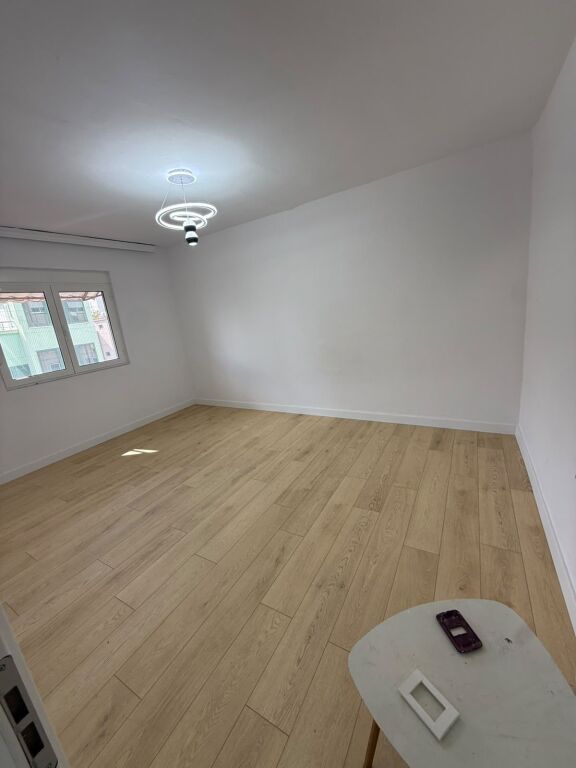 Shitet Apartament 2+1 ne Durres