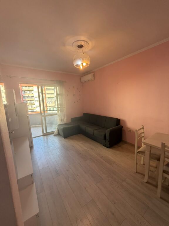 Appartamento in affitto ad Astir 1+1 arredato 50000 lek