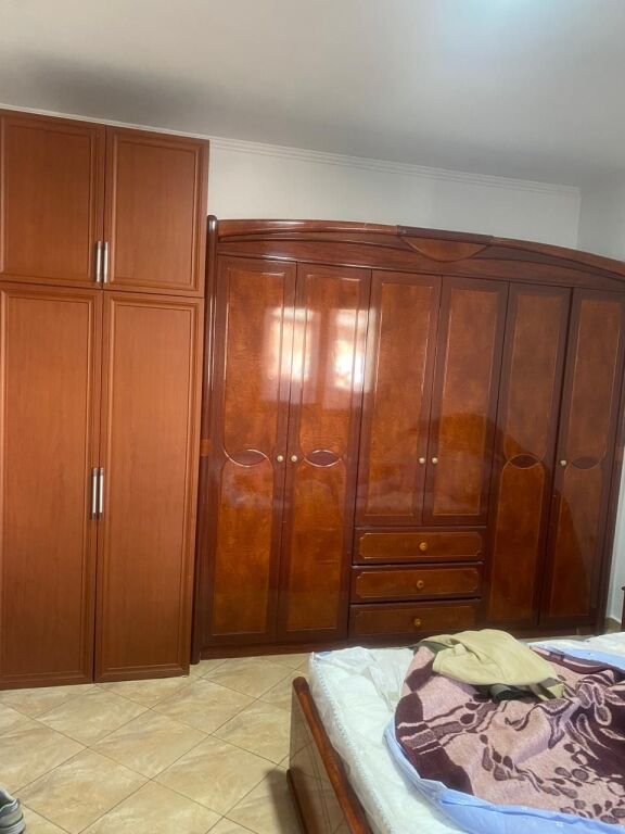 2+1, 2° piano con ascensore, kristal center, comune di parisit, 700 mila lek
