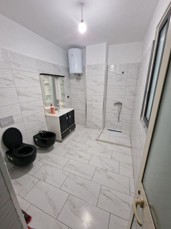 Qera | Apartament 2 + 1 | Spitali Amerikan Durrës | 500 €/muaj