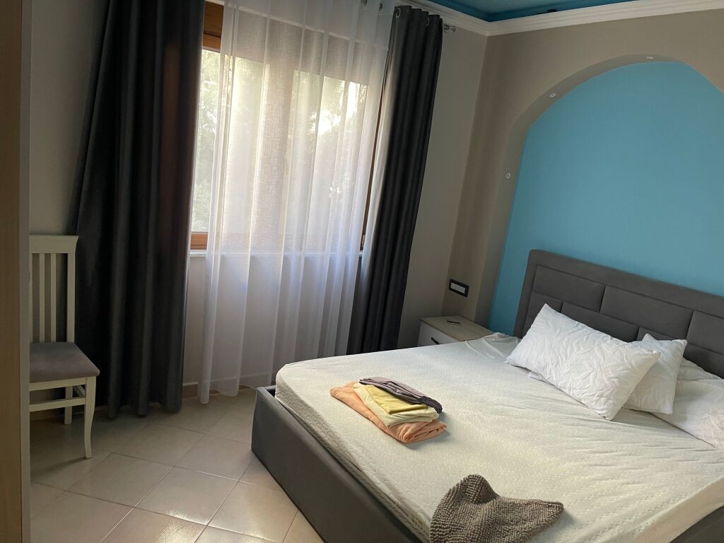 Apartament me qera Golem