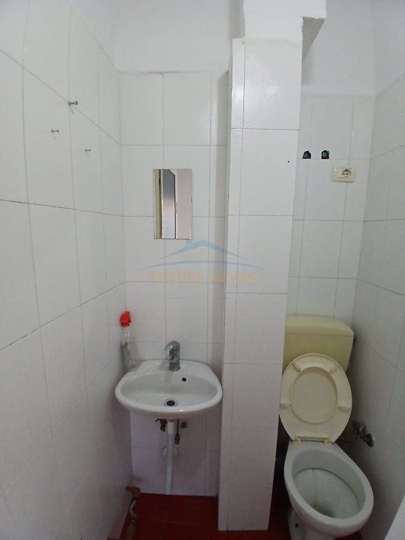 Qera , Ambient Biznesi , Rruga Fortuzi , Tirane