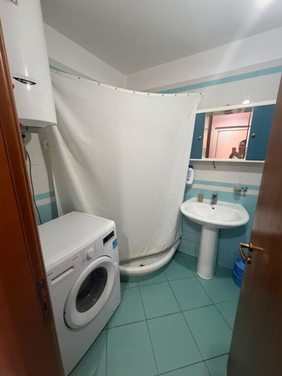 Appartamento in affitto ad Astir 1+1 arredato 50000 lek