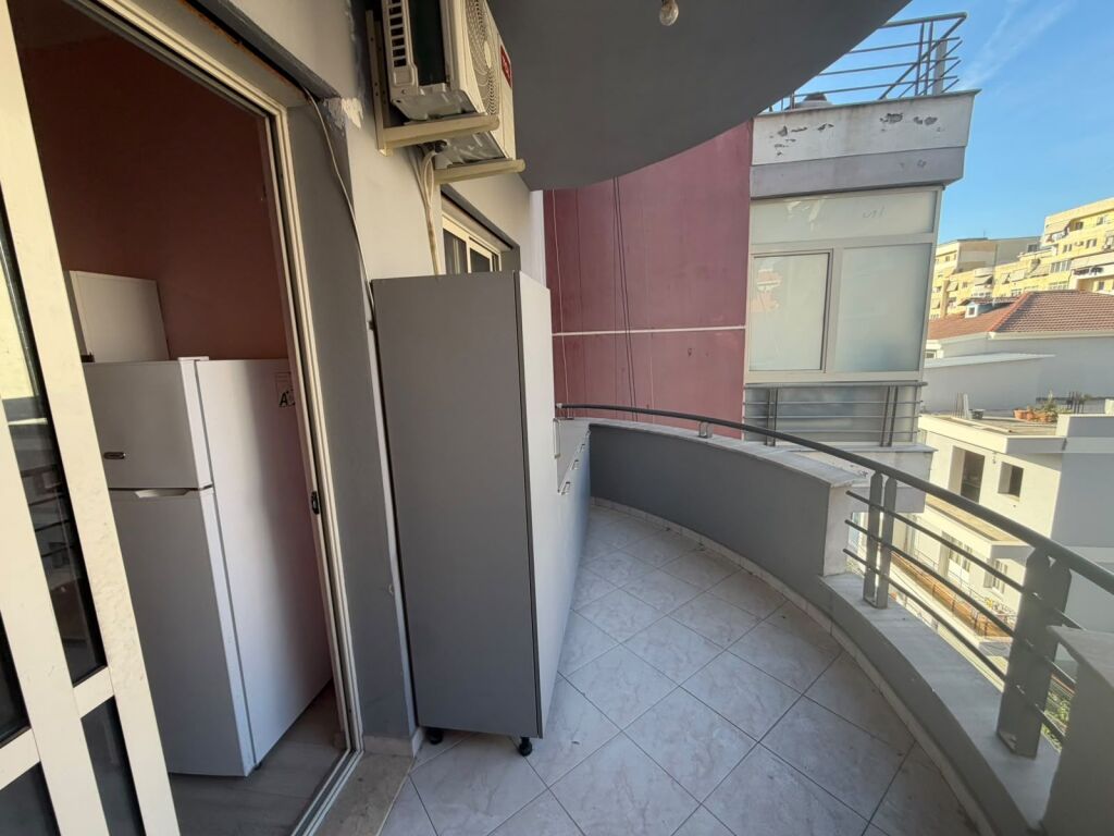 Appartamento in affitto ad Astir 1+1 arredato 50000 lek