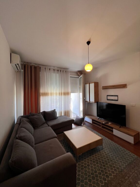 Affittasi 2+1+2 FIORI DON BOSKO 90.000 leke