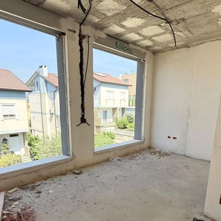 🏡🔥 PREZZO RIBASSATO‼️ VILLA SU 3 PIANI IN VENDITA – VICINO A TEG