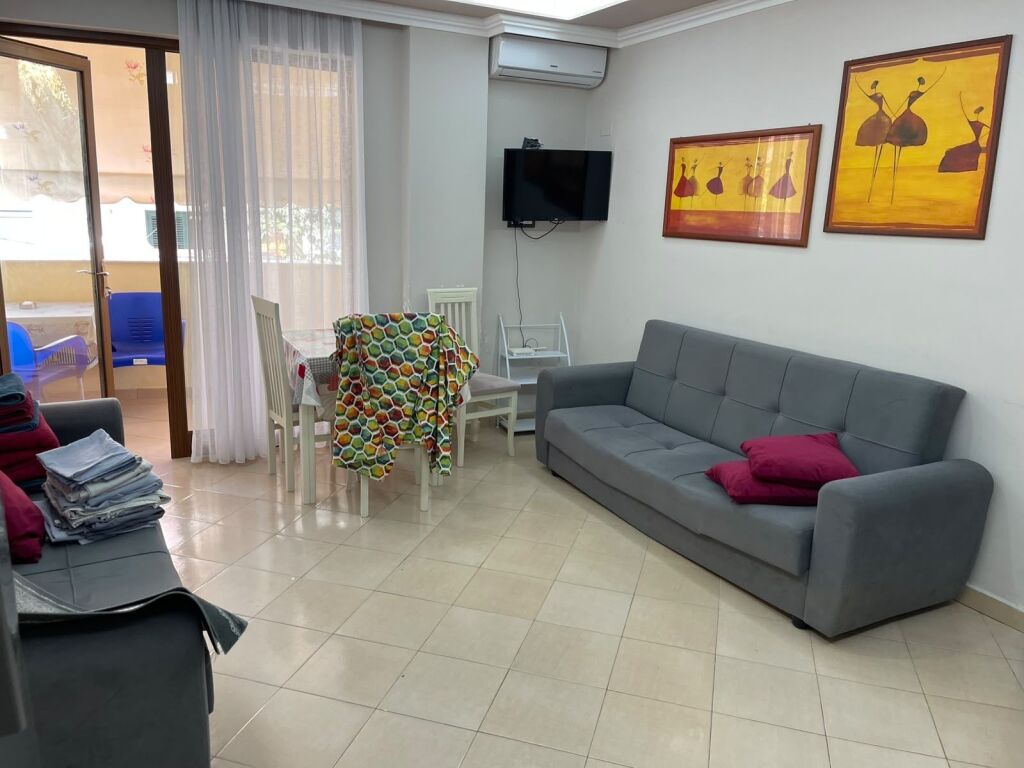 Apartament me qera Golem