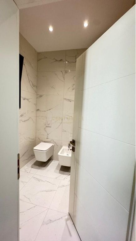 SHESIM SHTEPI PRIVATE NE YZBERISH (Blerje me Kredi) 360,000 €
