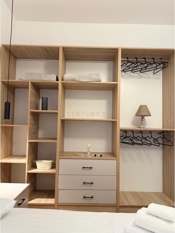 Apartament 1+1 Me Qira në Rruga e Kavajës, Tiranë - 90,000 leke/muaj| 80 m² 980 € /Muaj 90,000 Lekë /Muaj