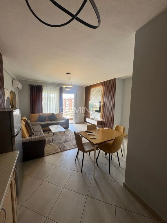 Apartament 1+1 ne shitje , Rruga 5 Maji !