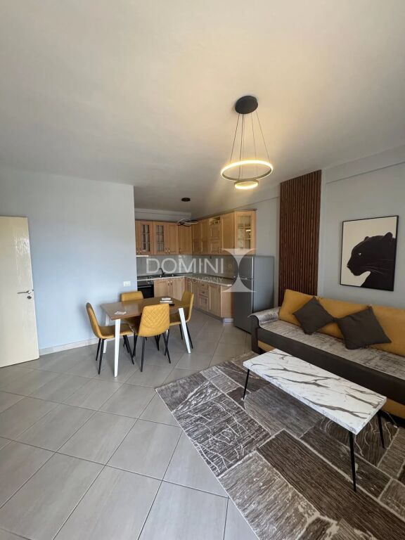 Apartament 1+1 ne shitje , Rruga 5 Maji !
