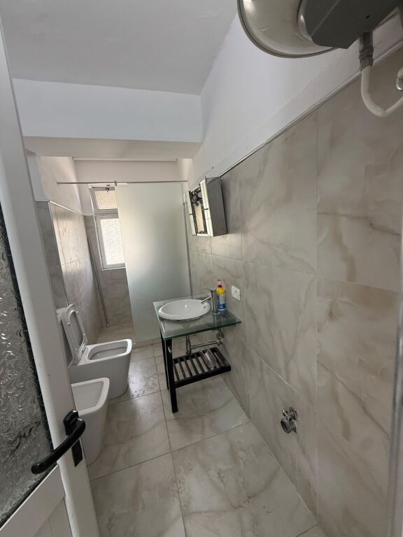 Shitet Apartament 2+1 kati 4 jo i fundit 82.5m2 neto lagja 16