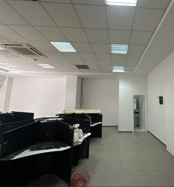 Locale per ufficio in affitto, via Barrikadave.