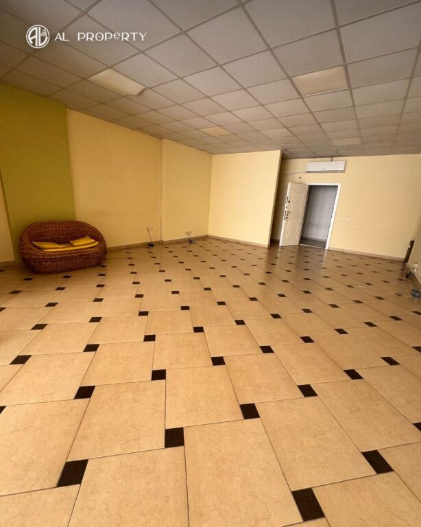 LOCALE COMMERCIALE IN VENDITA – VICINO AL TRIBUNALE